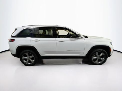 Used 2022 Jeep Grand Cherokee Limited w/ Luxury Tech Group II image 4