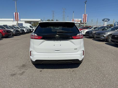 Certified 2022 Ford Edge SE w/ Black Appearance Package image 6