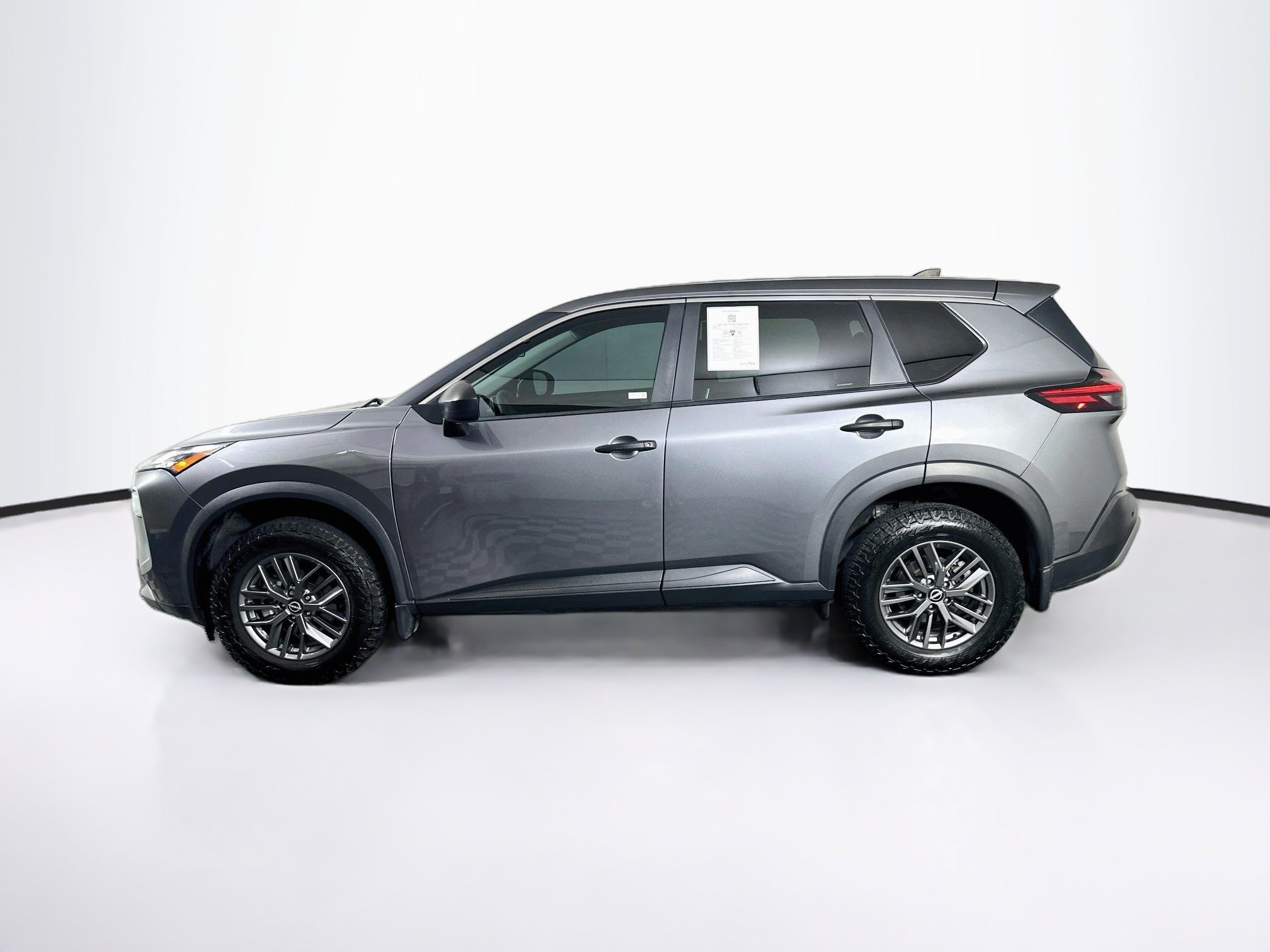 Used 2023 Nissan Rogue S AWD/4WD image 4