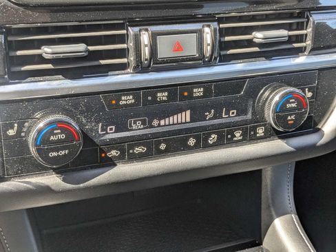 Used 2025 Nissan Pathfinder SV FWD image 25