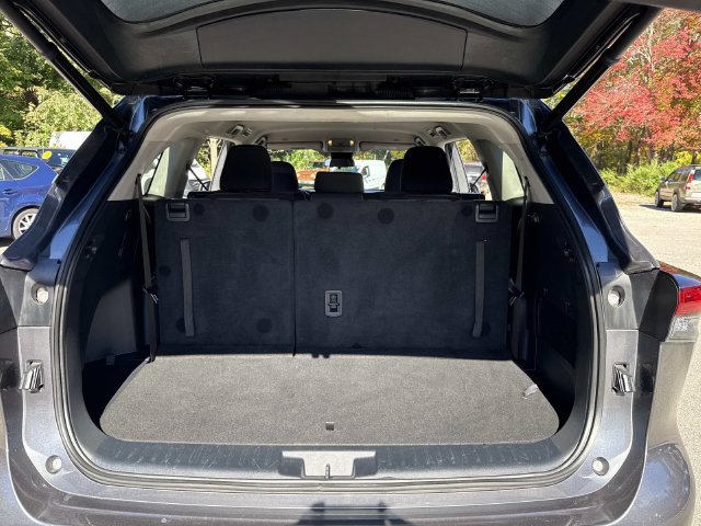 Used 2023 Toyota Highlander LE FWD image 9