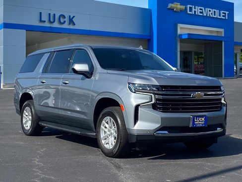 Used 2024 Chevrolet Suburban LT image 1