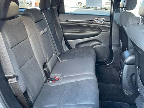 Used 2011 Jeep Grand Cherokee Laredo image 16