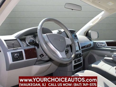 Used 2010 Chrysler Town & Country Touring image 18