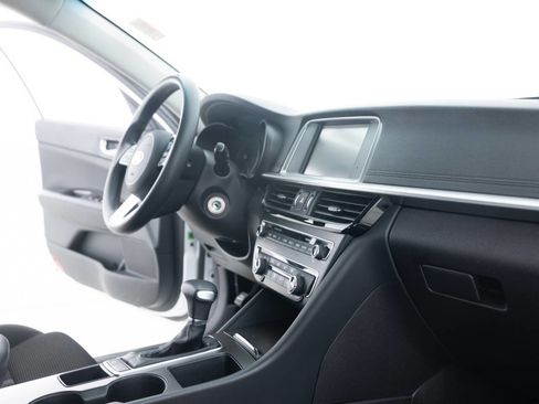 Used 2020 Kia Optima LX image 27