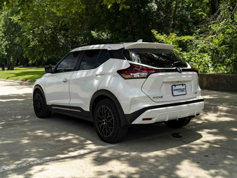 Used 2023 Nissan Kicks SR w/ SR Premium Package FWD image 7