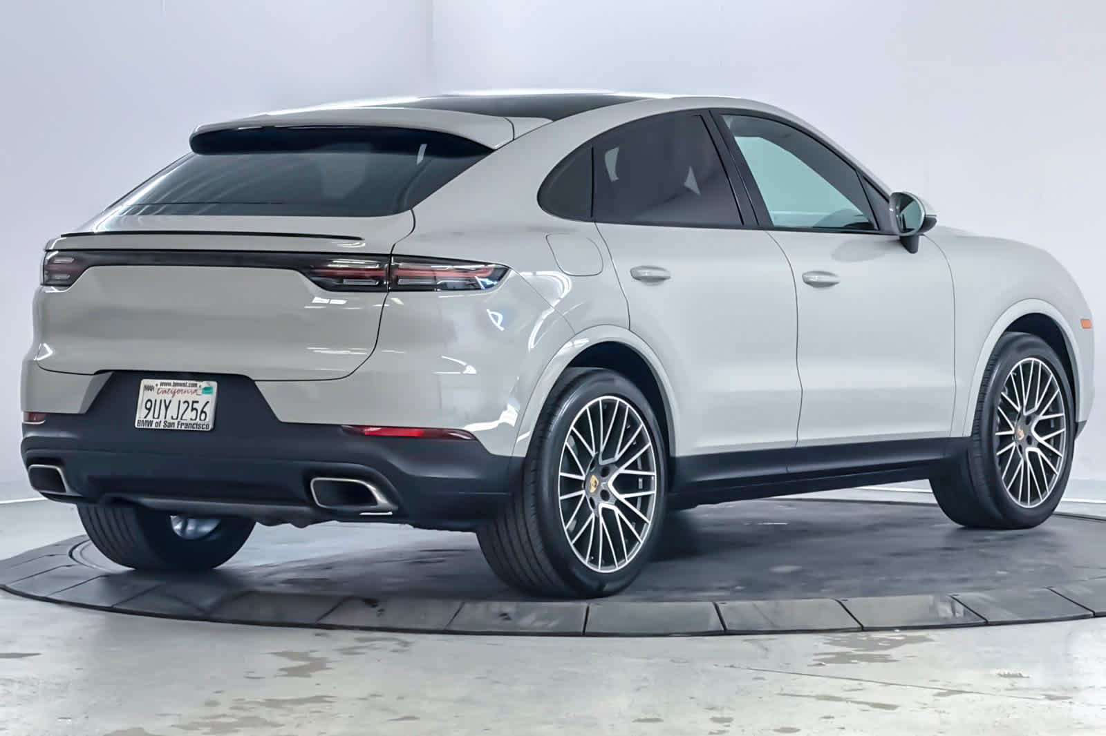 Used 2022 Porsche Cayenne Coupe AWD/4WD image 2
