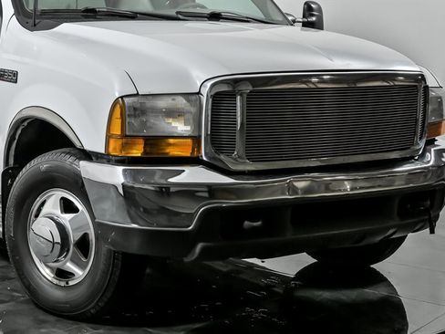 Used 2000 Ford F350 Lariat image 2