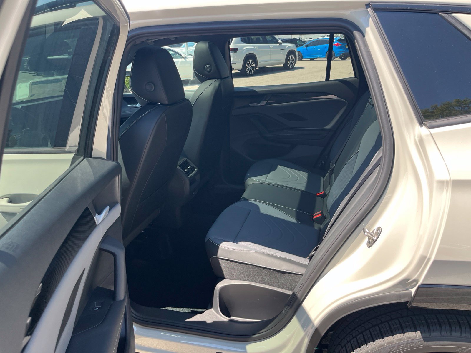 New 2026 Volkswagen Tiguan SE R-Line FWD image 22