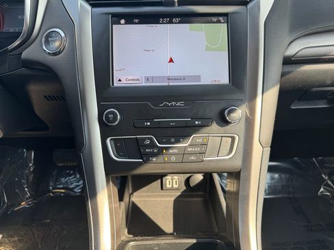 Used 2019 Ford Fusion SE image 25