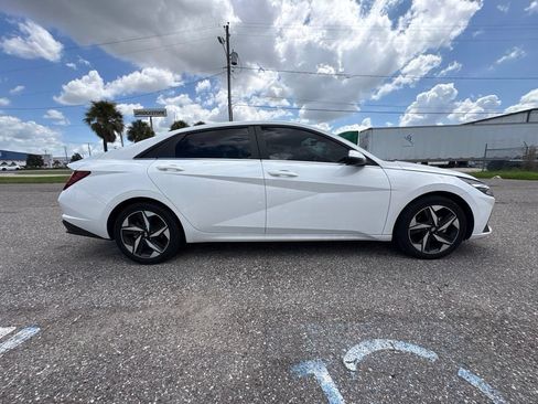 Used 2023 Hyundai Elantra Limited FWD image 2