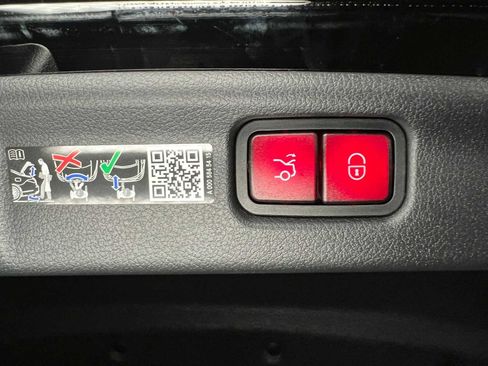 Certified 2026 Mercedes-Benz C 300 4MATIC Sedan image 17
