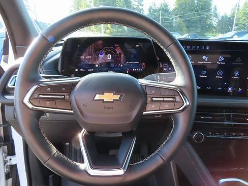 Used 2025 Chevrolet Traverse LT AWD/4WD image 15