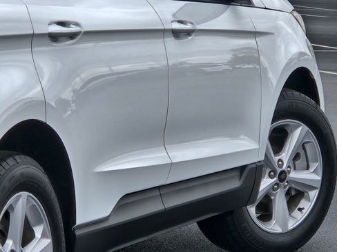 Used 2024 Ford Edge SE image 11