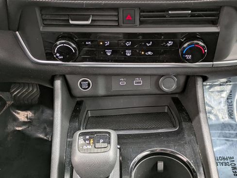 Used 2023 Nissan Rogue S AWD/4WD image 29