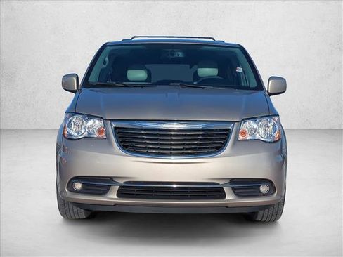 Used 2013 Chrysler Town & Country Touring image 2