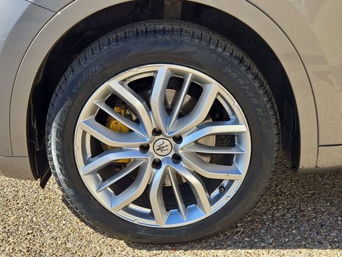 Used 2022 Maserati Levante GT image 11