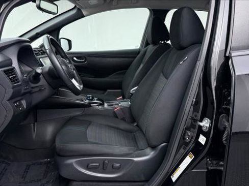 Used 2020 Nissan Leaf SV w/ SV Technology Package FWD image 14