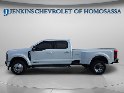 Used 2023 Ford F450 Lariat image 2