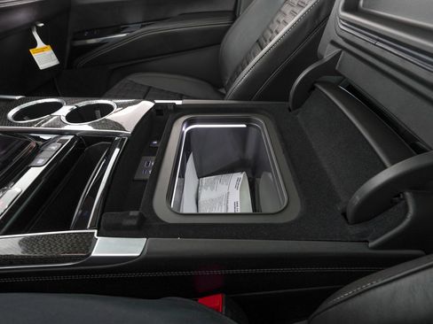 Used 2025 Cadillac Escalade V w/ LPO, ONYX Package image 34