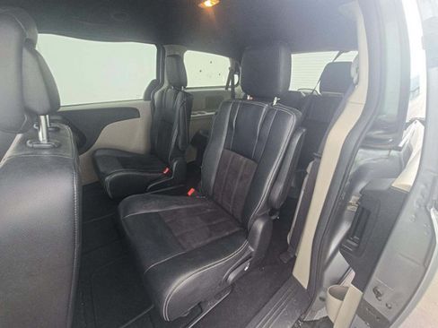 Used 2019 Dodge Grand Caravan SXT FWD image 6