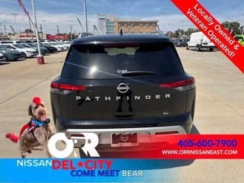 Used 2025 Nissan Pathfinder SL FWD image 4