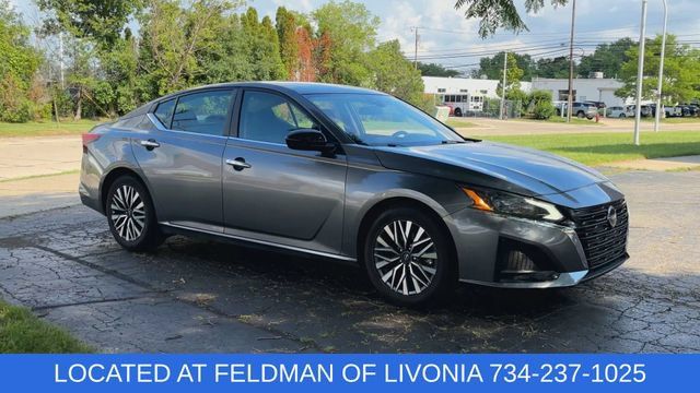 Used 2024 Nissan Altima 2.5 SV FWD image 2