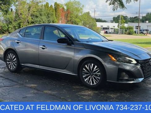 Used 2024 Nissan Altima 2.5 SV FWD image 2