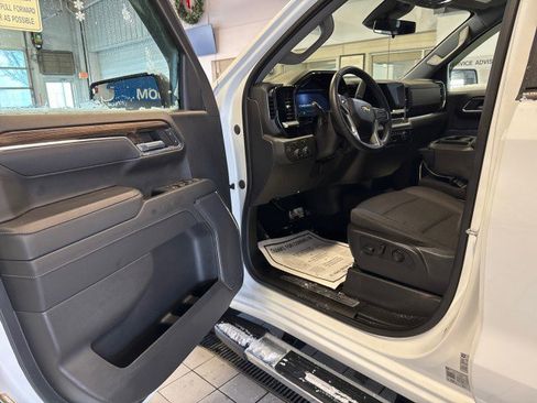 Used 2023 Chevrolet Silverado 1500 LT image 14