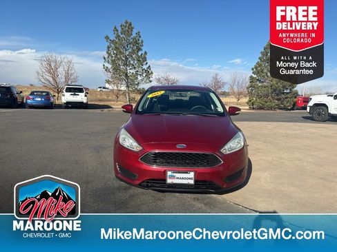 Used 2015 Ford Focus SE image 1