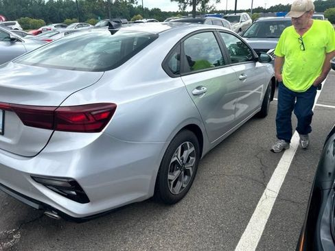 Used 2020 Kia Forte LXS FWD image 3