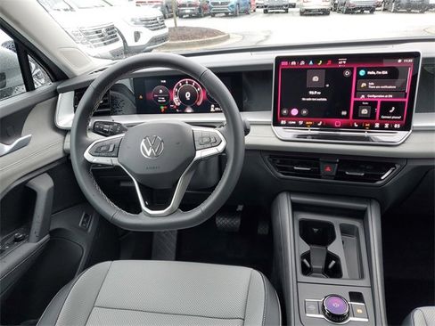 New 2025 Volkswagen Tiguan SE image 23