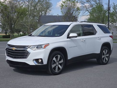 Used 2020 Chevrolet Traverse LT w/ LT Premium Package FWD image 4