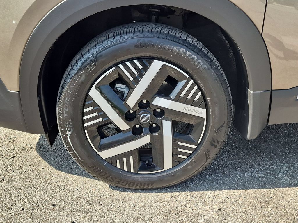 Certified 2026 Nissan Kicks SV FWD image 11