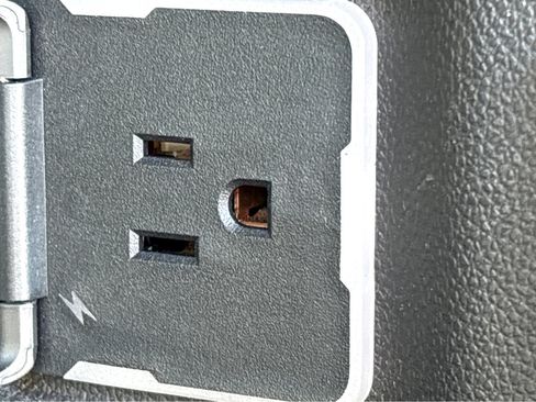 Used 2023 Chevrolet Suburban Premier image 23