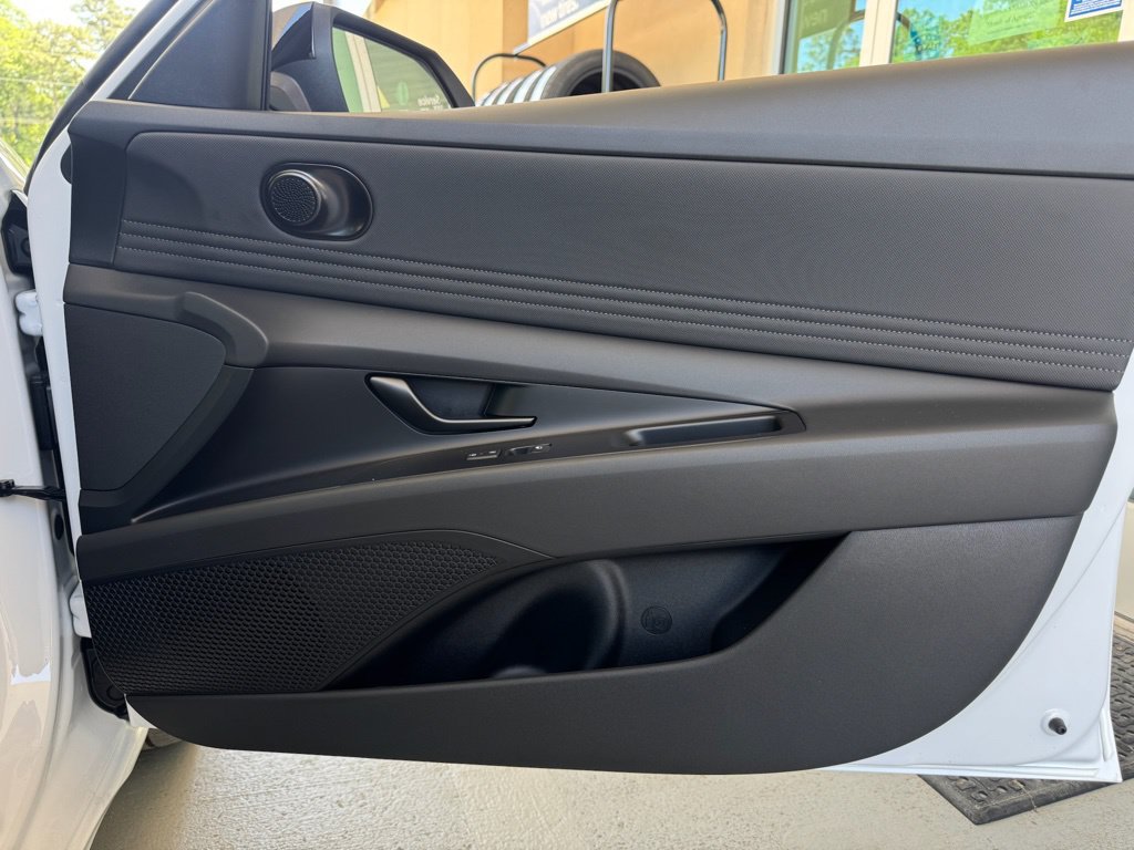 New 2025 Hyundai Elantra SEL FWD image 18