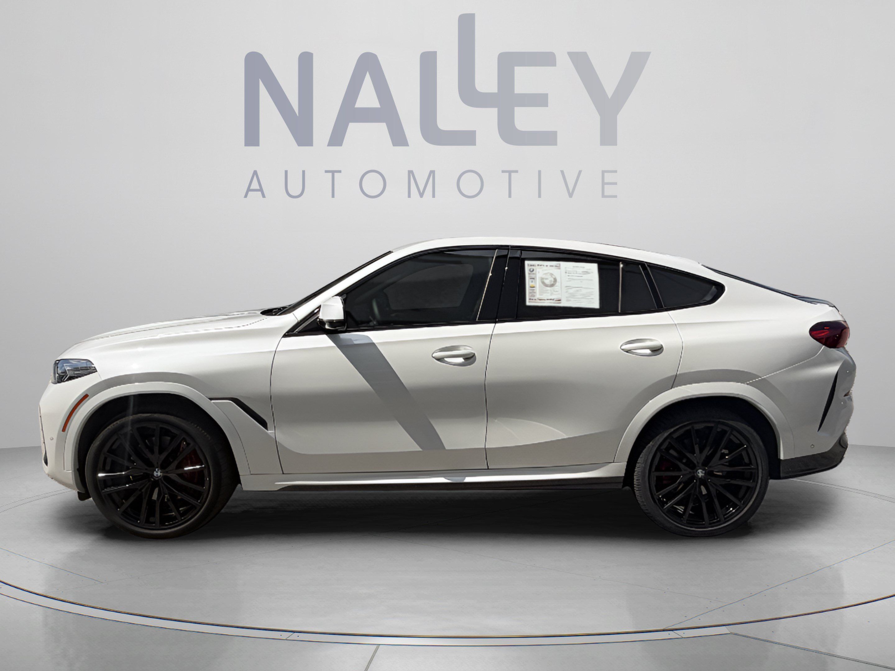 Used 2024 BMW X6 xDrive40i w/ Executive Package AWD/4WD image 2