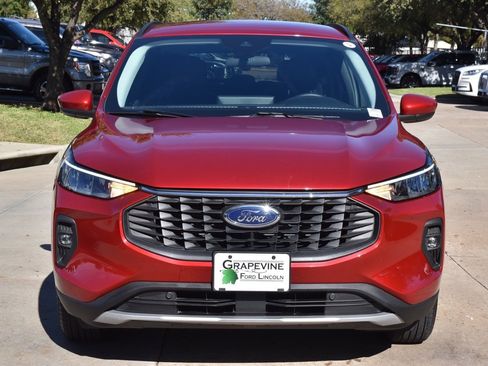 Used 2024 Ford Escape SE image 3