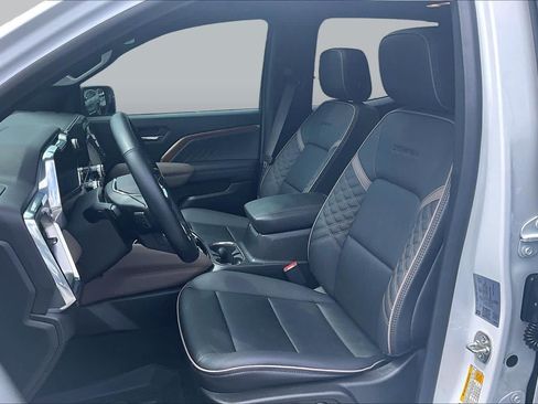 Used 2025 GMC Canyon Denali AWD/4WD image 8