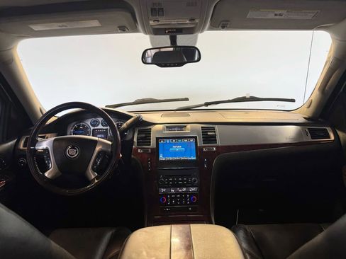 Used 2011 Cadillac Escalade EXT Premium AWD/4WD image 11