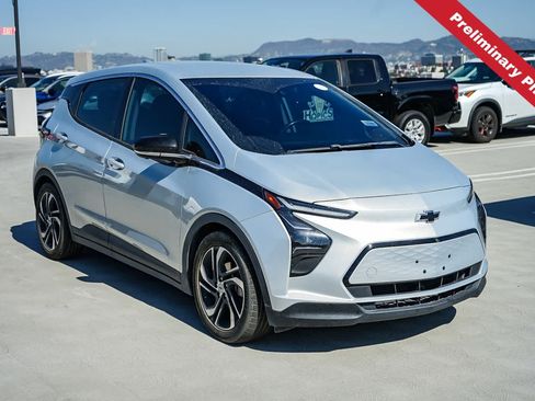 Used 2023 Chevrolet Bolt LT w/ Infotainment Package FWD image 3