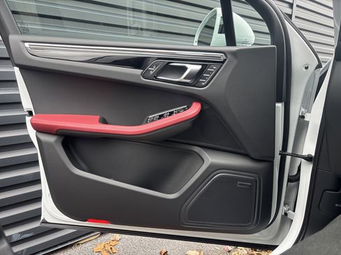 New 2026 Porsche Macan S image 14