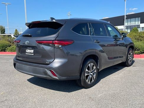 Used 2021 Toyota Highlander XLE FWD image 8