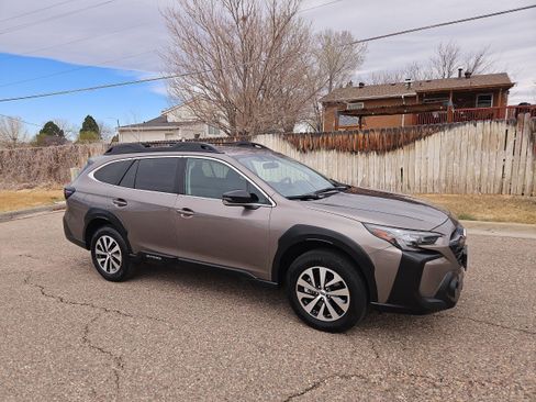 Used 2023 Subaru Outback Premium image 2