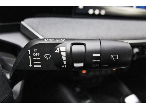 Used 2026 Nissan Kicks SV FWD image 16