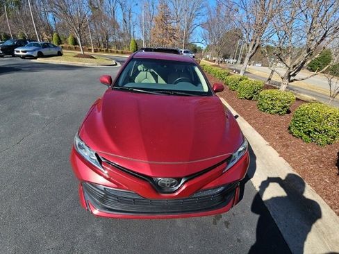 Used 2018 Toyota Camry LE image 6