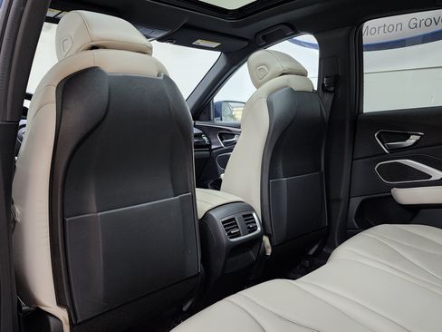 Used 2025 Acura RDX SH-AWD image 12