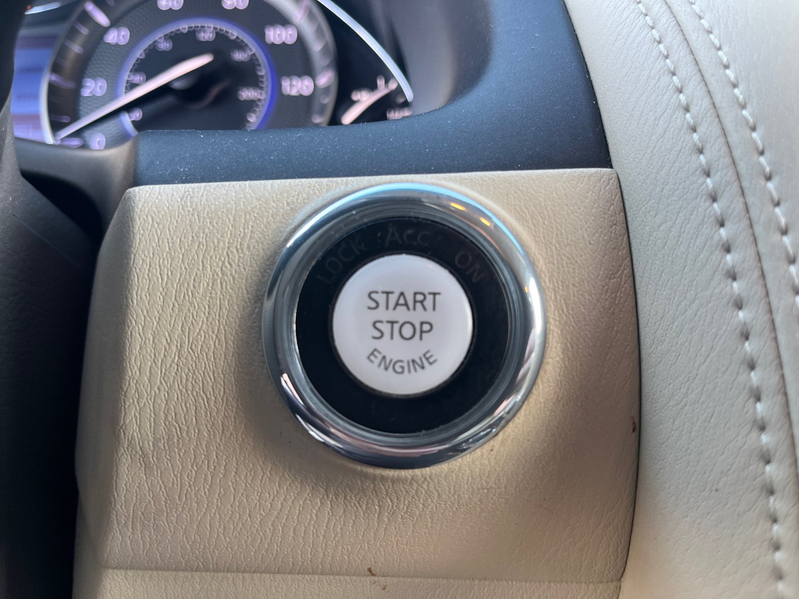 Used 2017 INFINITI QX80 4WD w/ Deluxe Technology Package image 30