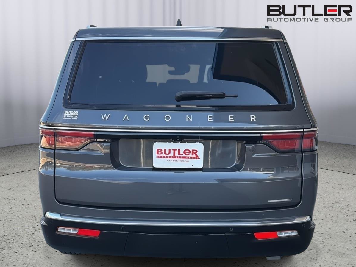 Used 2024 Jeep Wagoneer Series II w/ Flexible Seating Group RWD image 5