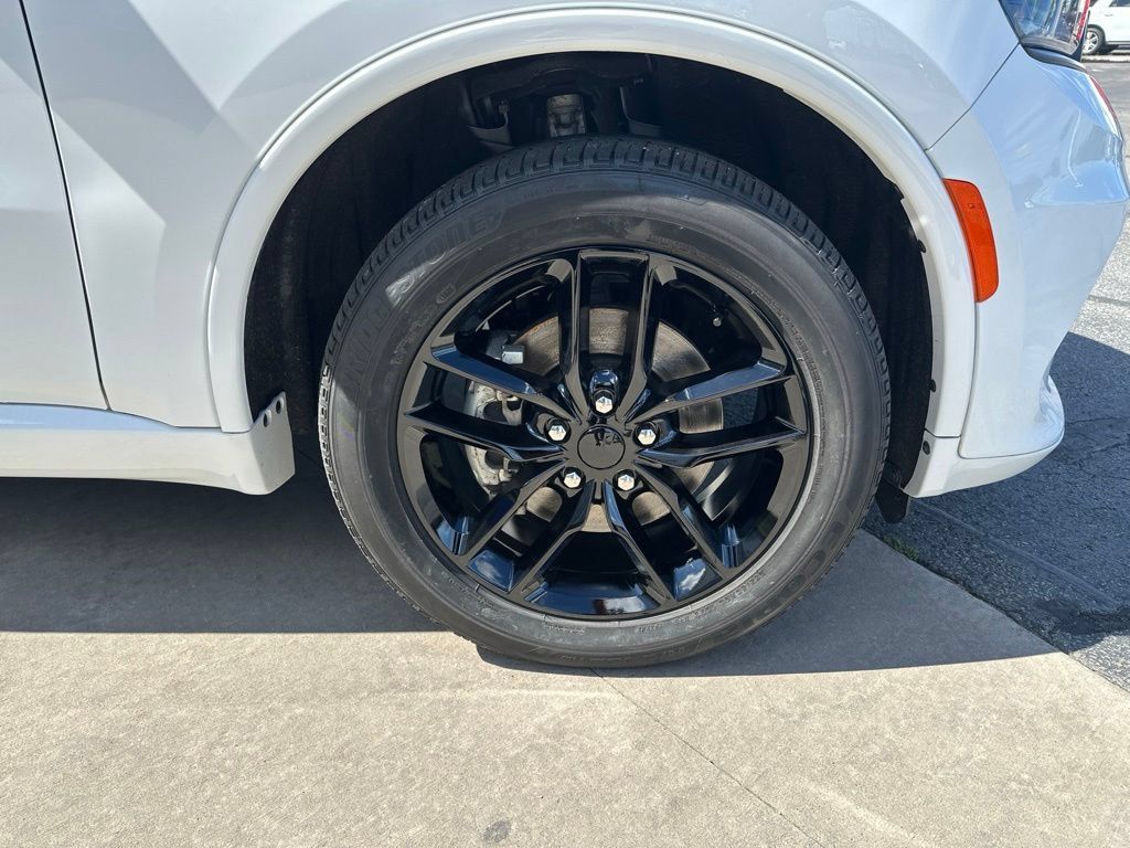 Used 2025 Dodge Durango GT AWD/4WD image 12
